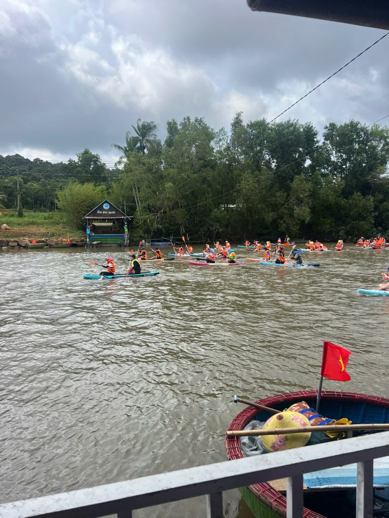 kayak Phú Quốc trên sông Cửa Cạn